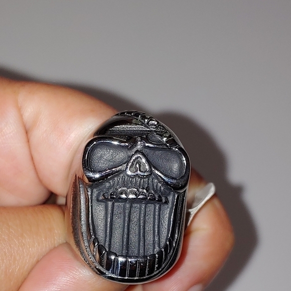 Skull Ring / bottle opener - Picture 2 of 3
